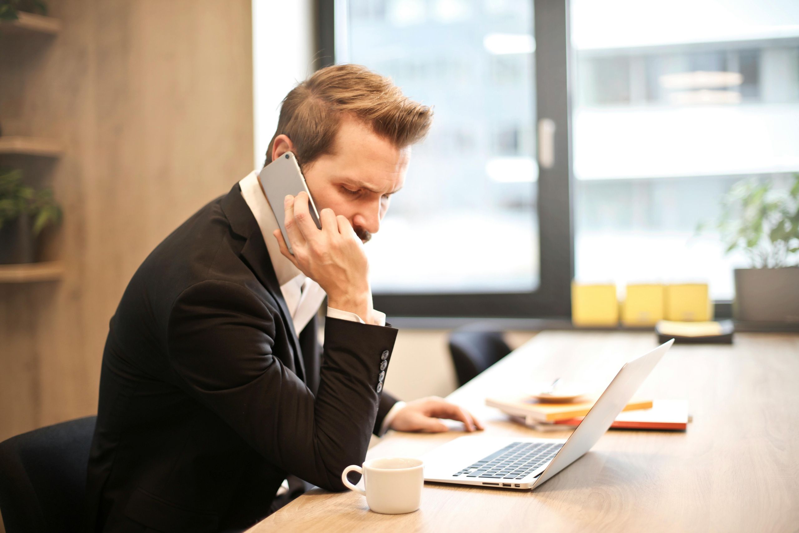 Kontaktų paieška internete: kaip keičiasi telefonų knygos